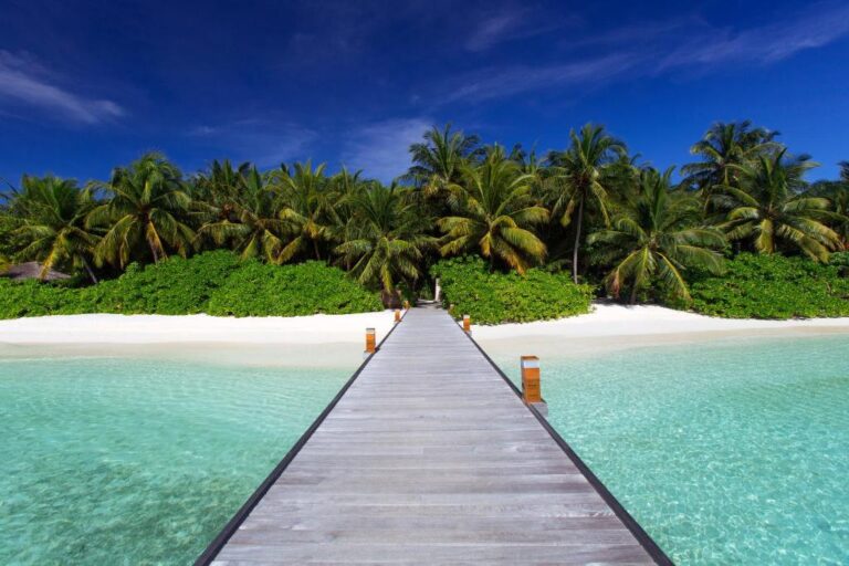 Visezi la o vacanță exotică în Maldive?